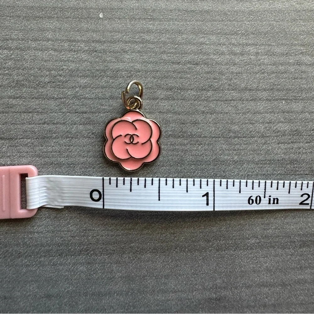 Rare Minu CC Luxury Gold Plated and Pink Enamel Flower  Pendent / Zipper Pull - Picture 7 of 7